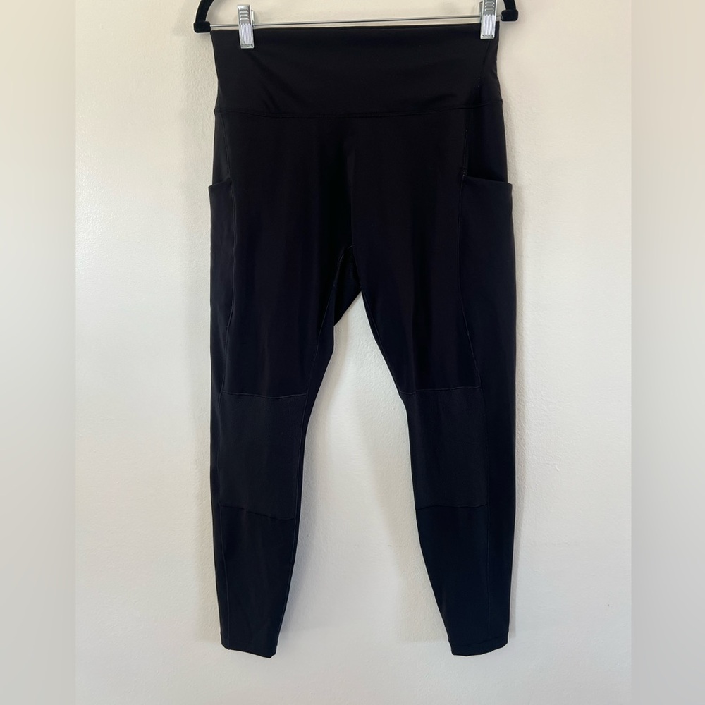 Aritzia Golden Black Textured Panel Drop In Pocket Leggings Size 10